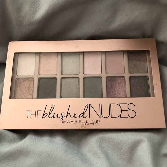 Eyeshadow palette - Picture 1 of 3